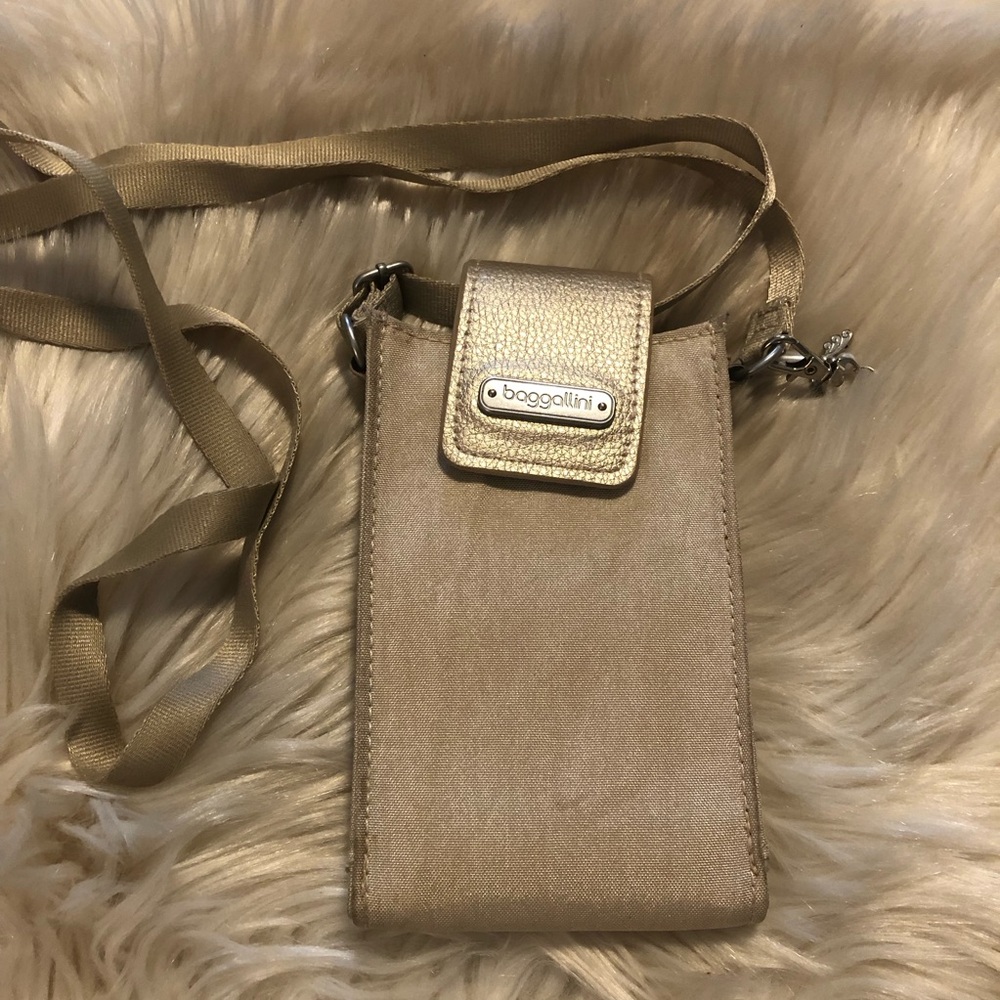 Baggallini gold metallic nylon and leather crossbody phone case